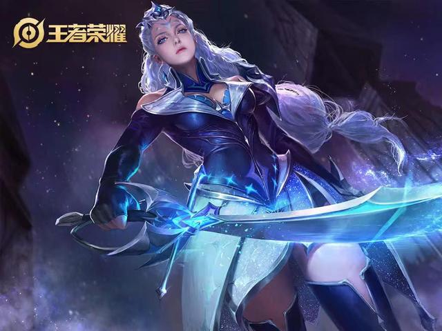 镜头扫到手